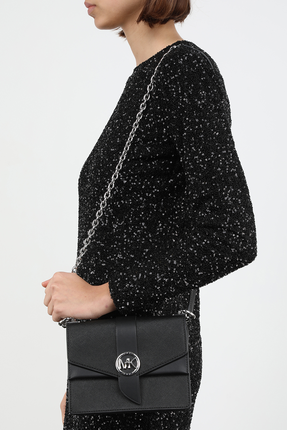 תמונת כל הלוק של תיק קרוס פאפיאנו מעור שחור